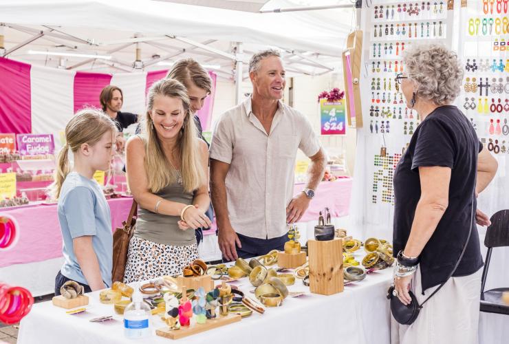 Family at Eumundi Markets in the Sunshine Coast, QLD © Tourism Australia Family at Eumundi Markets in the Sunshine Coast, QLD © Tourism Australia
